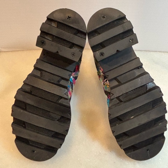 Betsey Johnson Boot | “Rowann”Rainbow Sequin Metallic Lug Sole Sz 9 - Picture 8 of 9